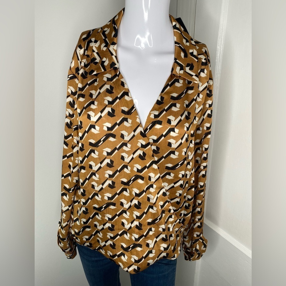 PLEIONE NWOT L Stylish Gold Brown Carmel Abstract Patterned Women's Top